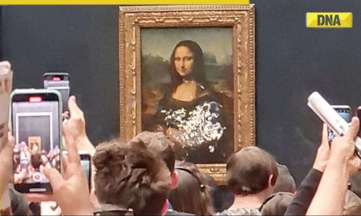 Lukisan Mona Lisa Dirusak oleh Pria yang Berpakaian Seperti Wanita