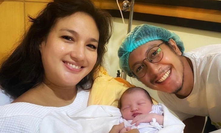 Kebahagiaan Nadine Chandrawinata Atas Kelahiran Anak Pertama