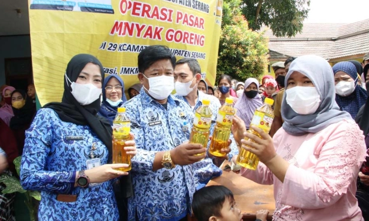 Diskopumindag Kabupaten Serang Gelar Operasi Pasar Minyak Goreng
