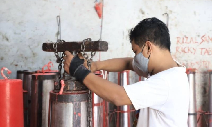 Jelang Imlek, Pabrik Lilin di Tangerang Kebanjiran Order