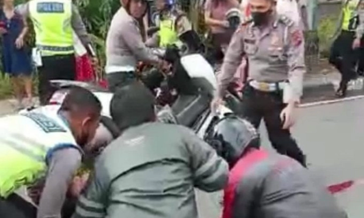 Anggota Satlantas Polres Pariaman Ditabrak Pemotor saat Gelar Razia hingga Tak Sadarkan Diri