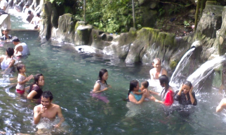 Sumber Air Panas Guci di Kaki Gunung Slamet