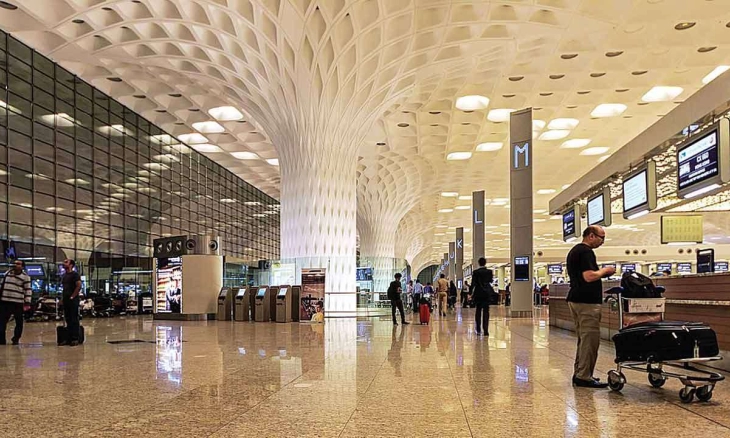 Penumpang Orang India dari Ukraina Harus Tunjukan Sertifikat Vaksin di Bandara Mumbai