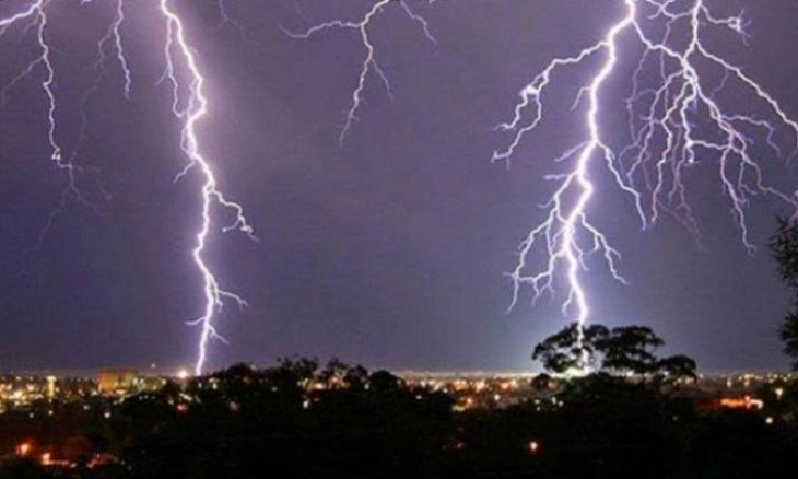 Sambaran Petir Terpanjang 768 KM Menerangi 3 Negara Bagian di Amerika