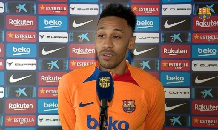 Barcelona Resmi Perkenalkan Aubameyang