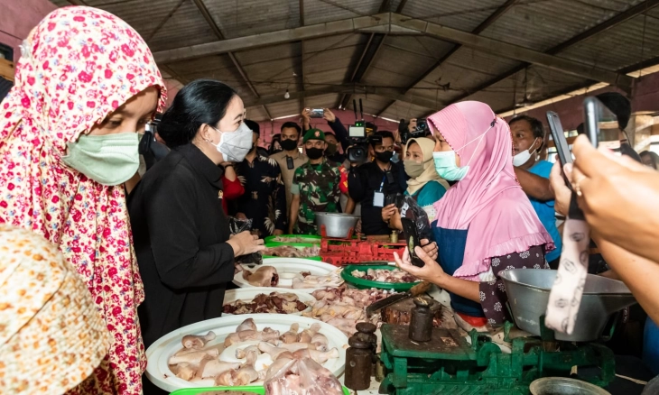 Cek Harga Bahan Pokok, Puan Blusukan ke Pasar Jungke