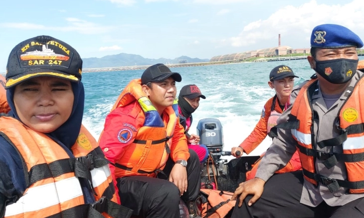 Cegah Penyebaran Covid-19 di Wilayah Pesisir, Ditpolairud Polda Banten Bagikan Masker di Pulorida