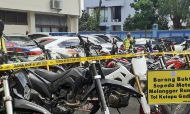 Polda Metro Menangkap Pengendara 21 Motor Trail yang Masuk Tol