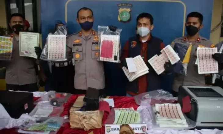 Membongkar Jual Beli Meterai Palsu 