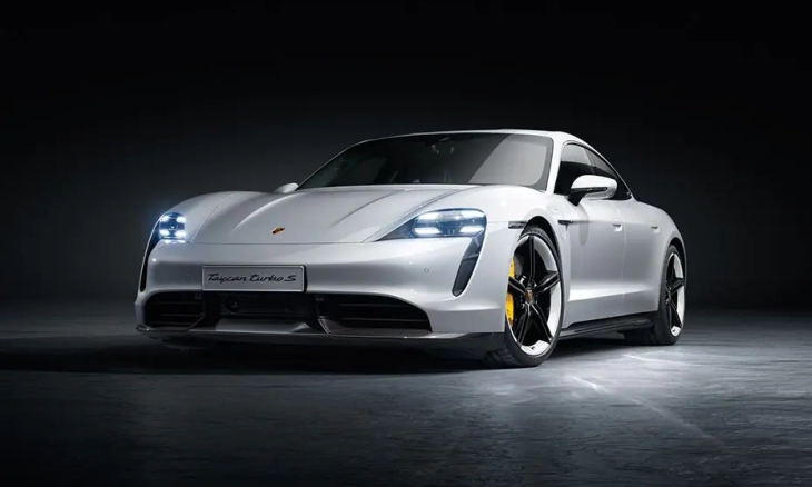 Mobil Sport Listrik Porsche Taycan Mengaspal di India