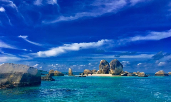 Eksotisnya Batu Granit di Pulau Batu Berlayar