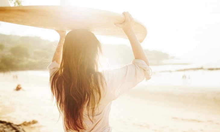 Lindungi Rambut dari Sengatan Sinar Matahari