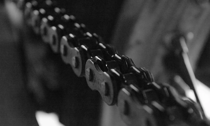 Bersihkan Rantai Motor Dengan Benar