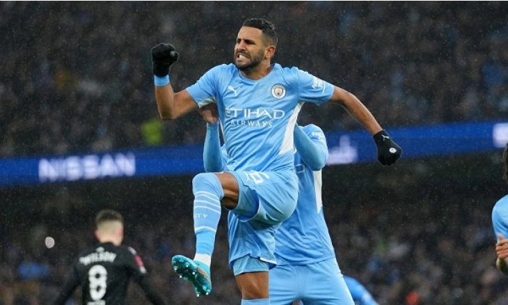 PSG dan Chelsea Ingin Bajak Mahrez