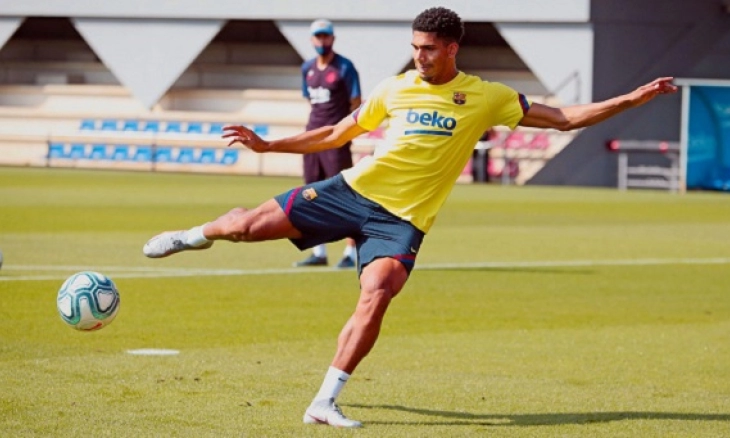 Barcelona Tolak Tawaran MU untuk Araujo