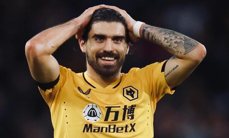 Xavi Rayu Ruben Neves Gabung Barca