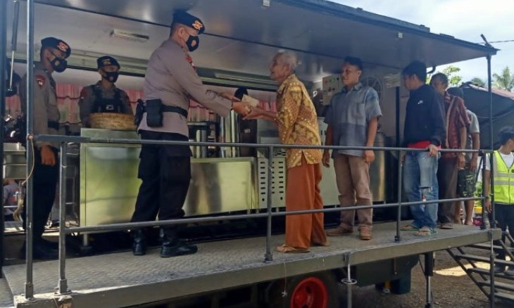 Polda Sumbar Hadirkan Mobil Dapur dan Mobil Air untuk Dikonsumsi Korban Gempa