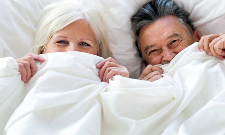 Pengantin Berusia 70 Tahun Patahkan Mitos Soal Seks