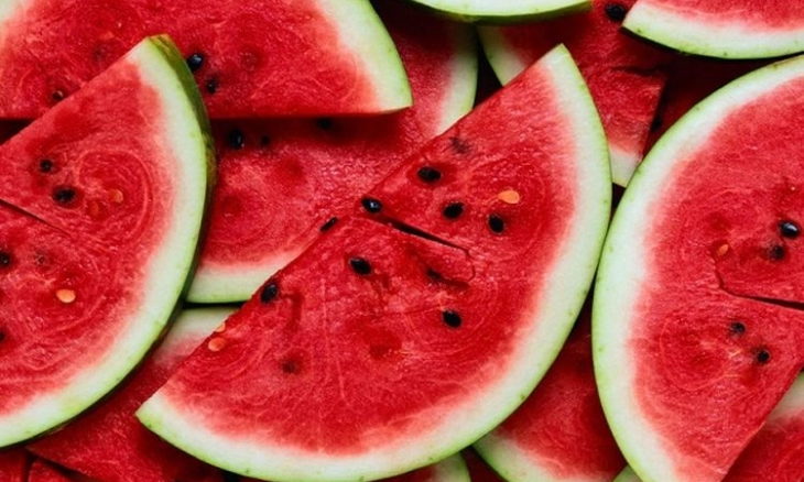 4 Makanan yang Membuat Anda Tetap Sejuk di Musim Panas