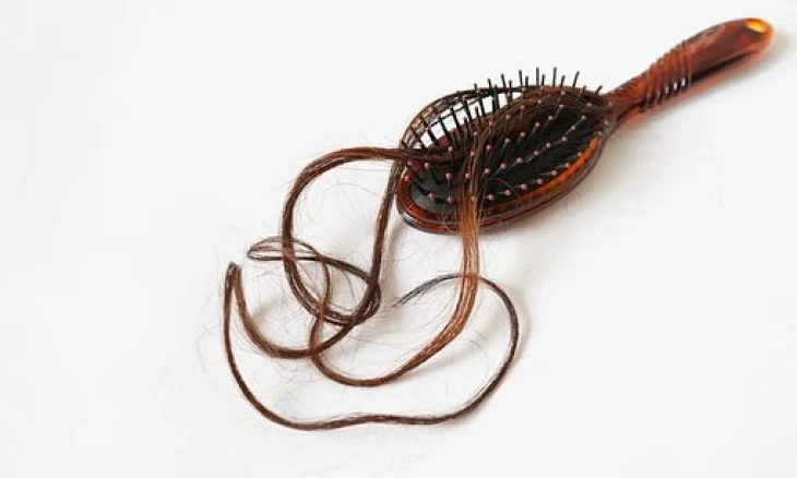 Cara Mudah Bersihkan Sisir