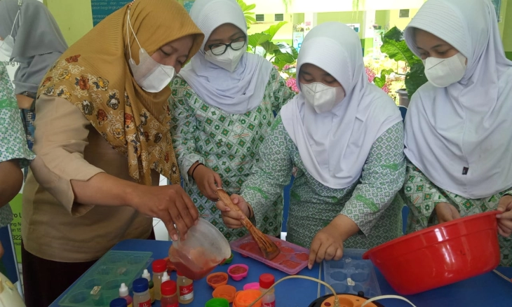 Keren, Pelajar SMP di Tangerang Ubah Limbah AC Jadi Sabun