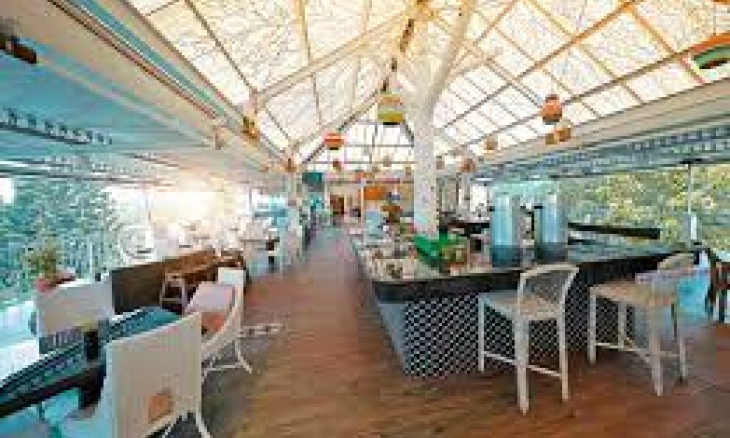 Nongkrong Asik di Sky Garden Resto Puncak