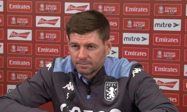 Steven Gerrard Yakin Bisa Taklukkan Old Trafford