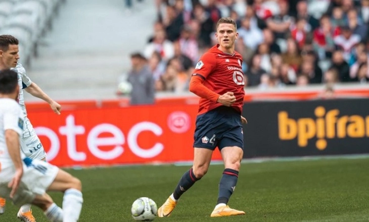 Benahi Lini Belakang, MU Ikut Buru Sven Botman