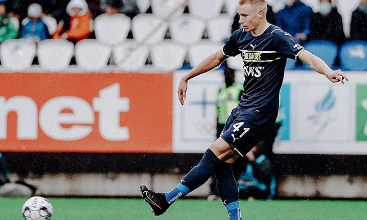 Chelsea Diklaim Dapatkan Bek Fenerbahce