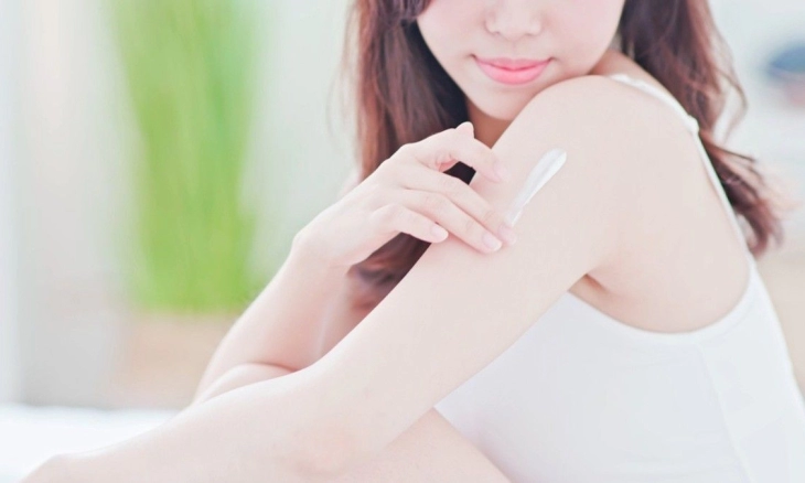 Tiga Alasan Mengapa Menerapkan Tabir Surya di Musim Dingin Itu Penting