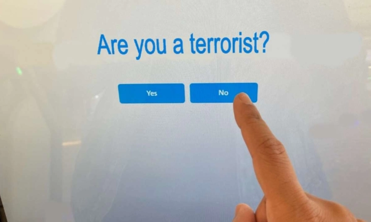 Viral! Gambar Pertanyaan Apakah Anda Seorang Teroris di Bandara AS