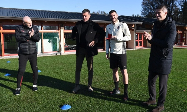 Theo Hernandez Yakin Masa Depannya di AC Milan