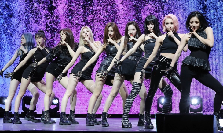 TWICE Memperbarui Kontrak Dengan JYP Entertainment