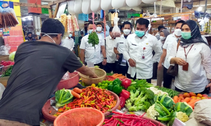 Bapenda Lakukan Uji Coba Pembayaran Nontunai QRIS di Pasar Tradisional