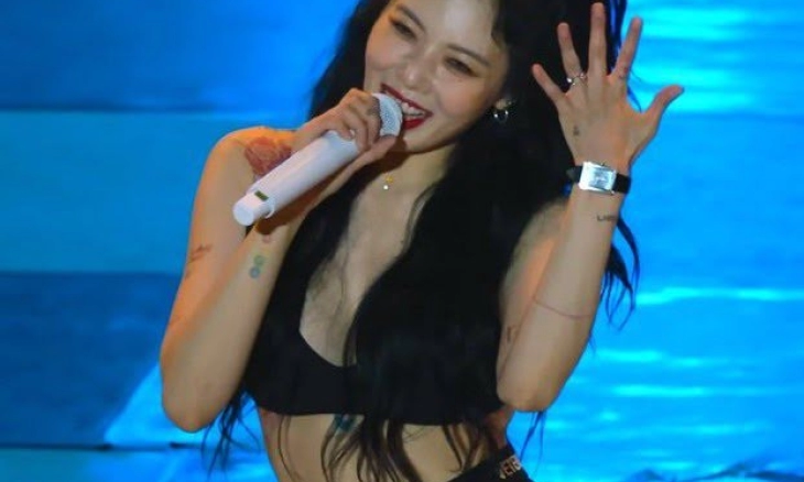 HyunA dan DAWN Menjadi Viral Usai Pamerkan Adegan Panas di Panggung