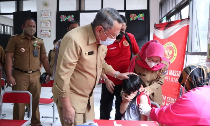 Wali Kota Tangsel Tinjau Kegiatan Vaksinasi Dosis ke 2 untuk Anak Usia 6-11 Tahun