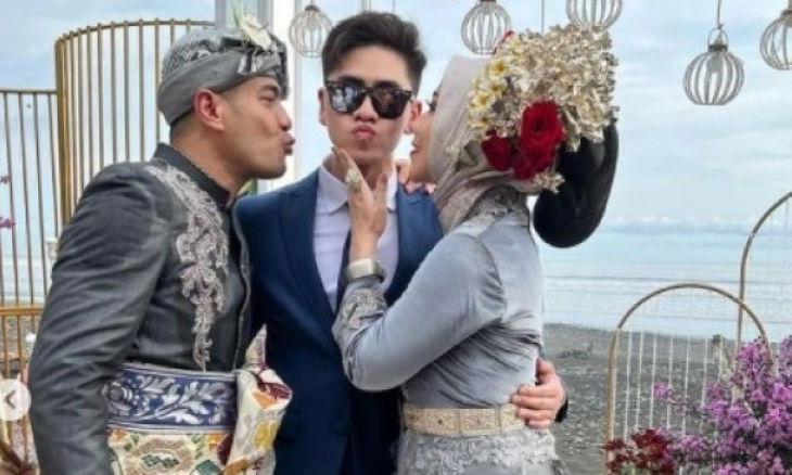 Upsss...Ferry Irawan Cium Venna Melinda Depan Athalla Naufal