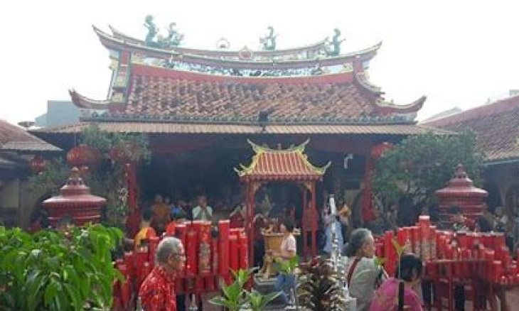 Jelang Imlek, Vihara Boen Tek Bio di Tangerang Mulai Ramai Didatangi Jemaat