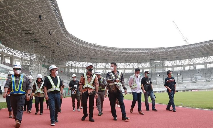 Tinjau Progres Pembangunan, Wagub Andika Bersama Bos Dewa United Datangi Banten International Stadium