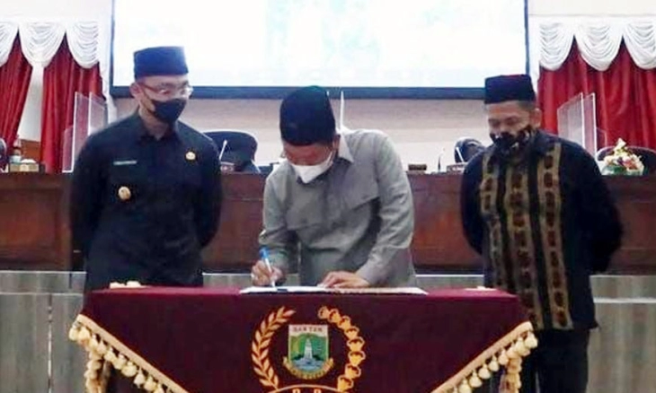 Wakil Gubernur Ajukan Raperda RTRW Dalam Rapat Paripurna DPRD