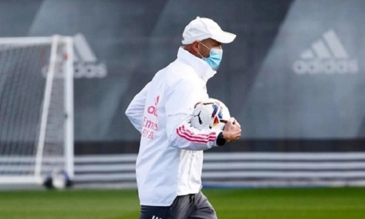 Zidane Tolak Pinangan PSG di Tengah Musim